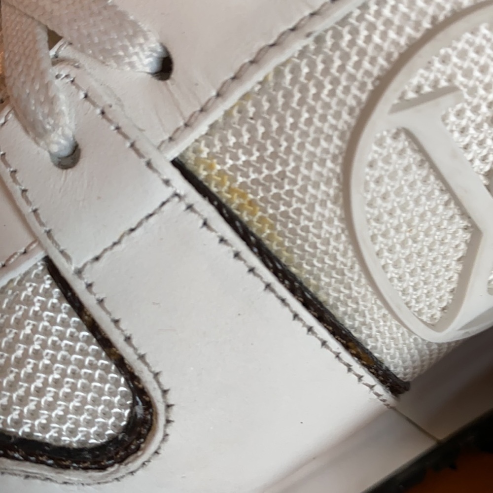 Auth. Louis Vuitton Run away sneaker - Picture 5 of 10